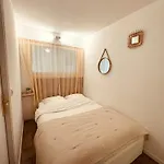 Claelle - 200m Apartment