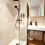 Claelle - 200m Apartment *