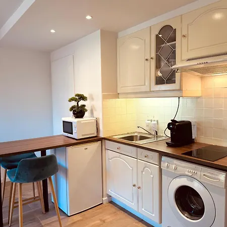 Claelle - 200m Apartment